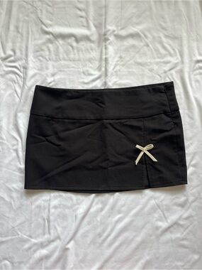 MOTEL ROCKS Black Wei Low Rise Mini Skirt with Cream Bow Accent Size Small